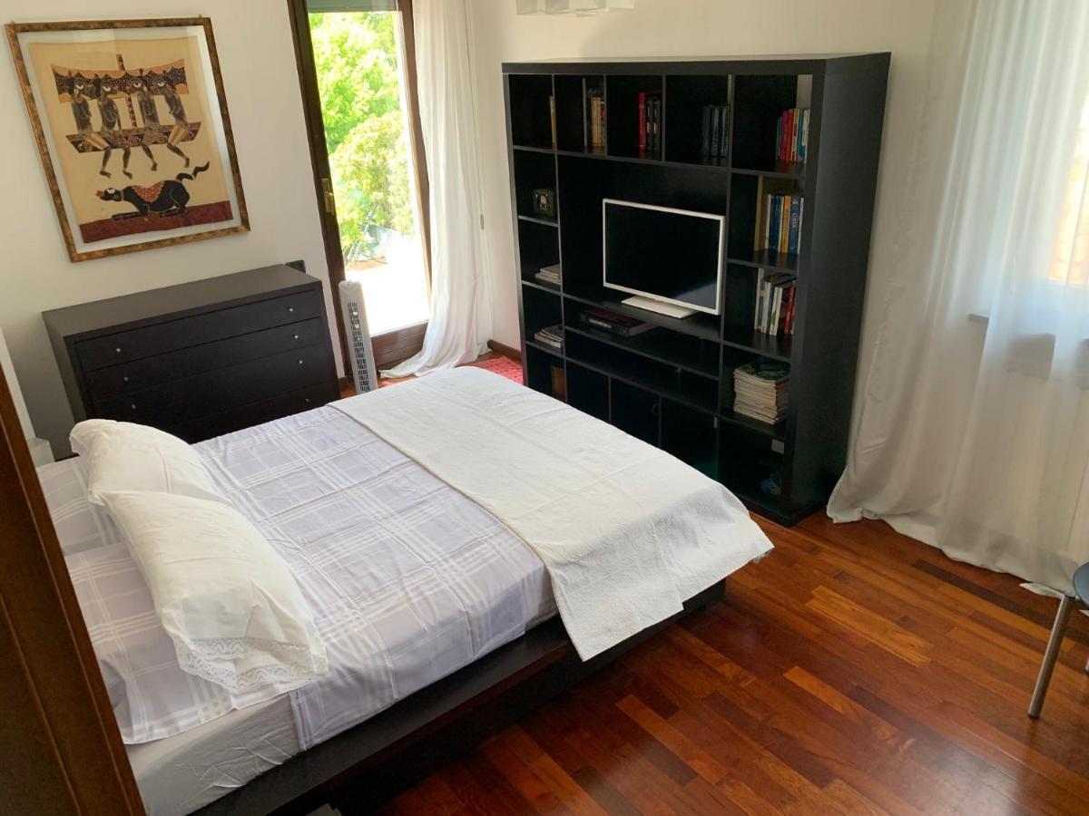 Near Como, Charming Apartment With Fireplace Grandate Exterior foto